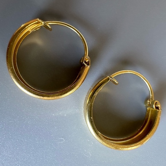 14k Gold Vermeil Semi-Wide Small Hoop Earrings 14mm - Picture 11 of 16